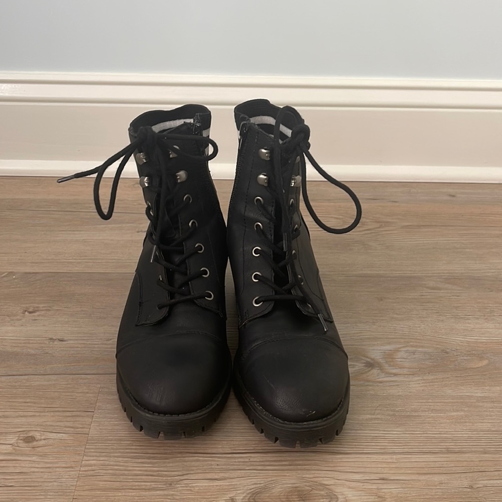 Size 8.5 madden girl combat boots